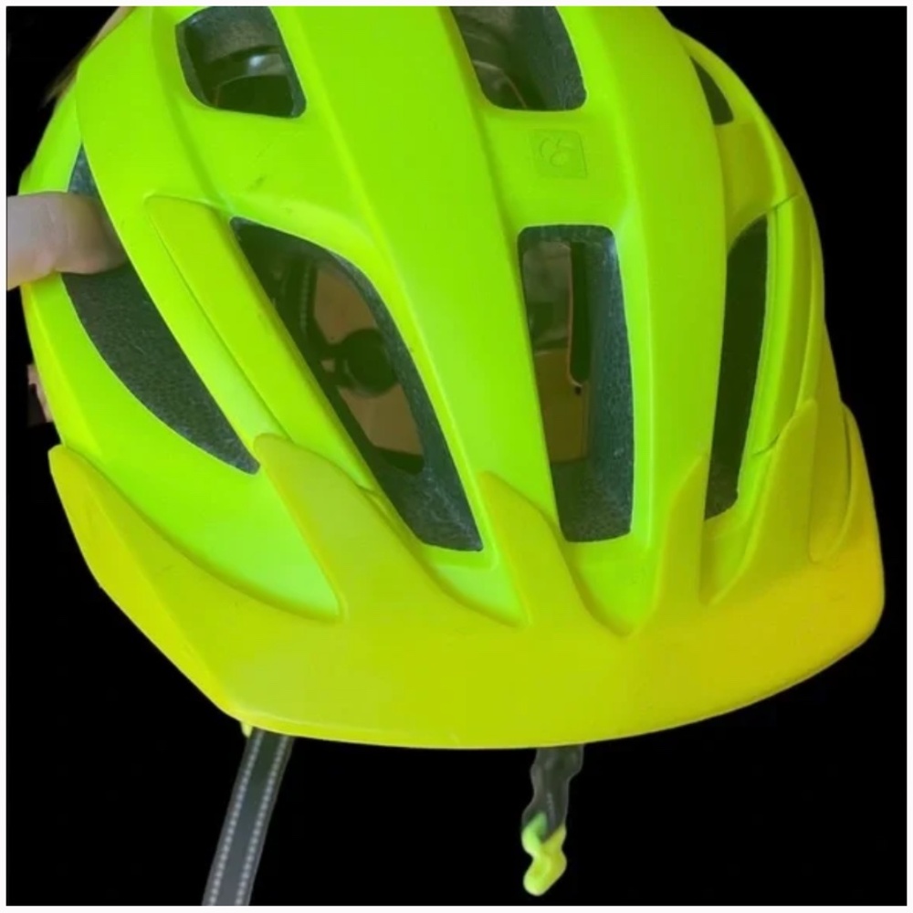 GUC Bontrager Bike Helmet/Size:  M/L (55-61cm)